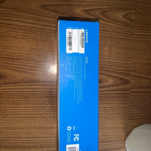 Linksys LGS108 8-port Gigabit Switch system - Picture 7 of 8